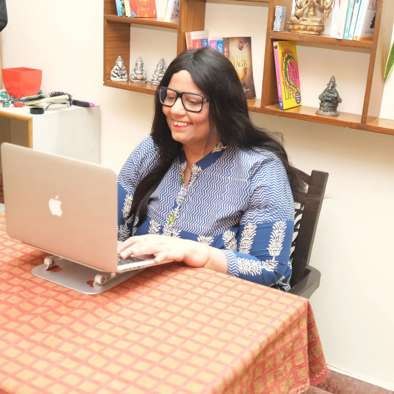 Woman working on laptop for Neuro-Momming parenting method